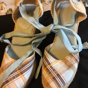 Size 7 women’s tie around ankle